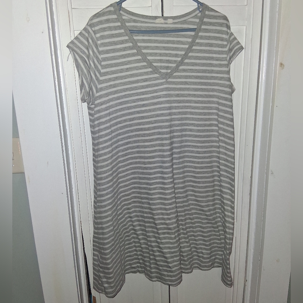GAP Gray and White Striped V-Neck Tee
